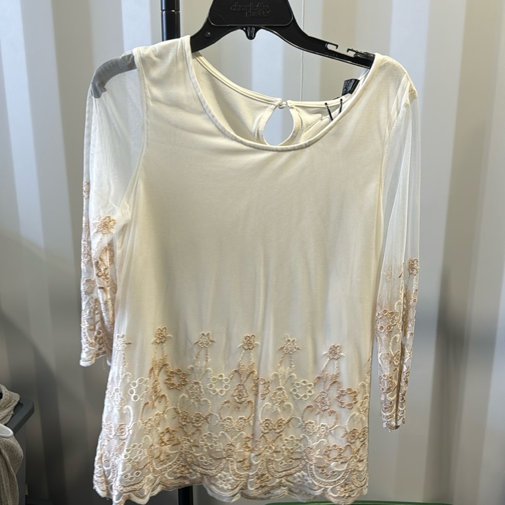 New Buckle, three-quarter sleeve lace wiffle line top